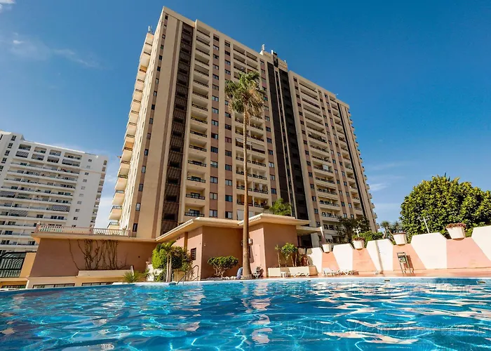 Skyline View Apartment - Free Private Parking Including & Guest Bonus